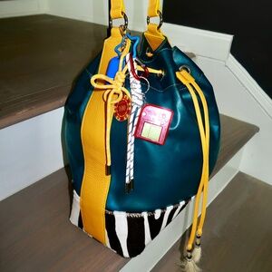 555 Essential handbags